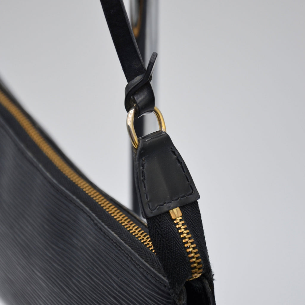 Pochette Louis Vuitton Accesorios Cuero Épi Negro