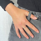 Precioso anillo ajustable de cristal.