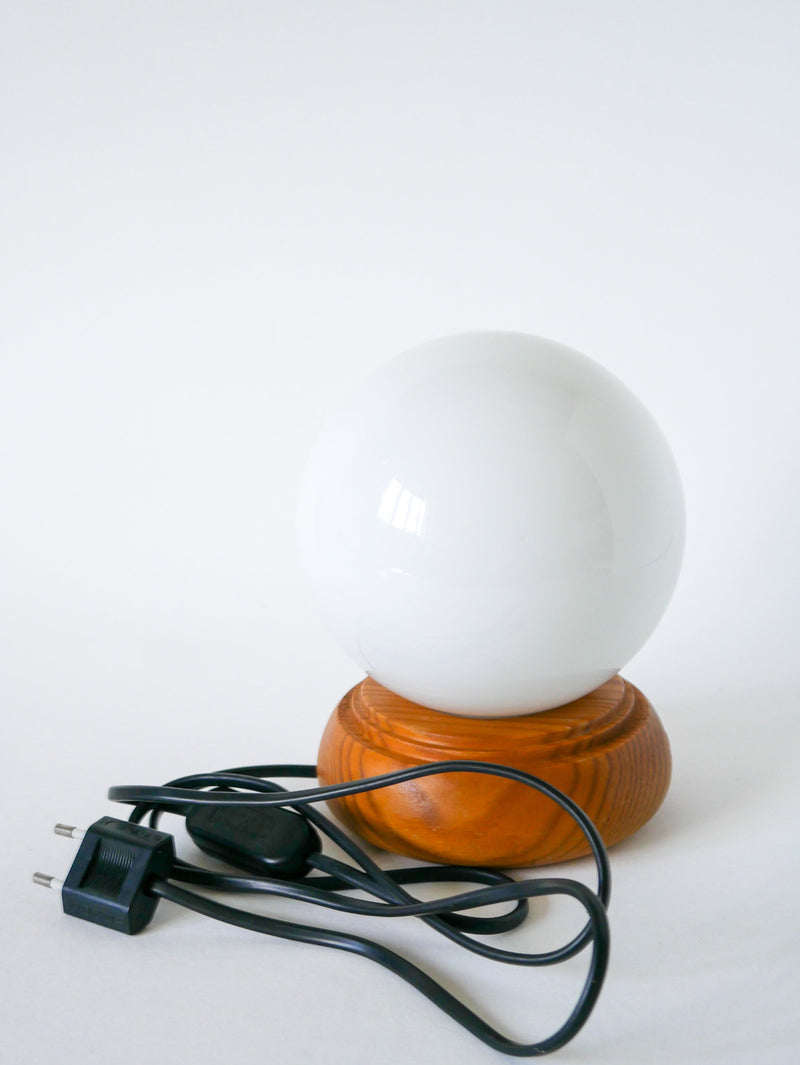 Lampe À Poser Boule En Opaline Et Support En Pin - 1980