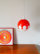 Suspension En Opaline Ronde Bicolore Orange / Rouge Et Blanc Géométrique Design - 1970