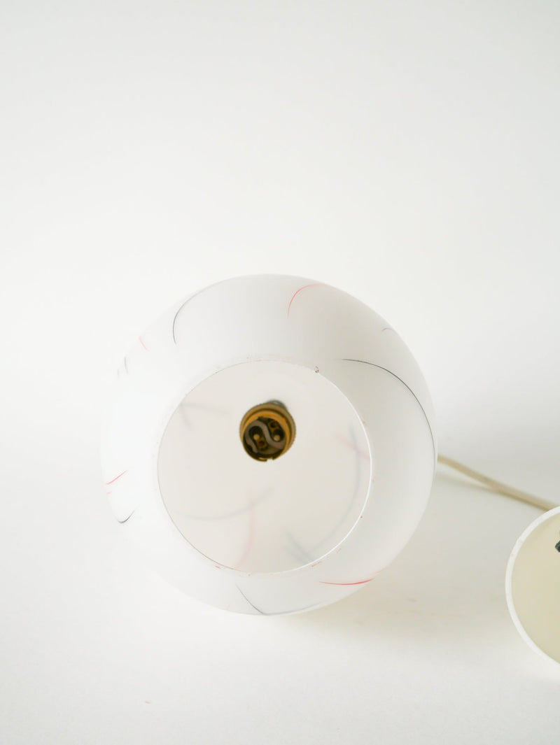 Suspension Ovale En Opaline Mat - Formes Libres - Blanc Noir Et Rouge - Design Scandinave - 1960