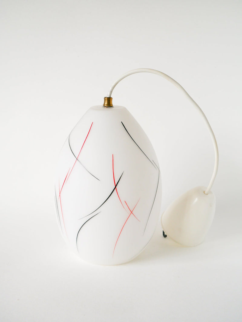 Suspension Ovale En Opaline Mat - Formes Libres - Blanc Noir Et Rouge - Design Scandinave - 1960