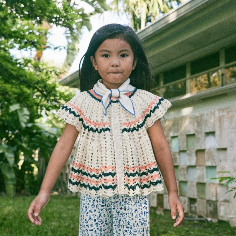 Cárdigan de mazapán Wellfleet - Selección Misha & Puff disponible en www.amaetc.com, concept store ecológico para niños