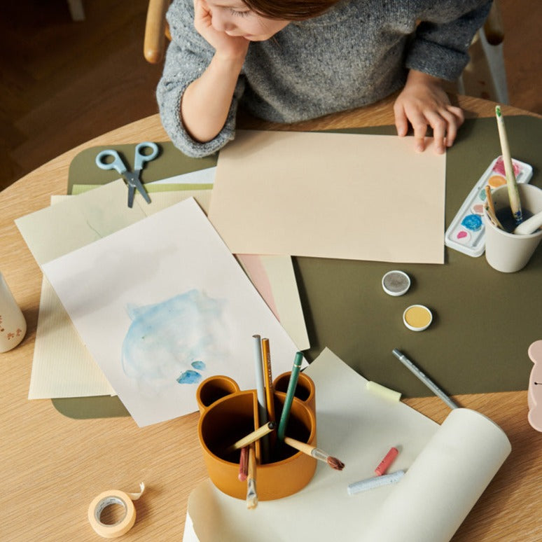 Portalápices oso caramelo dorado - Selección Liewood disponible en amaetc.com, concept store ecológico para niños