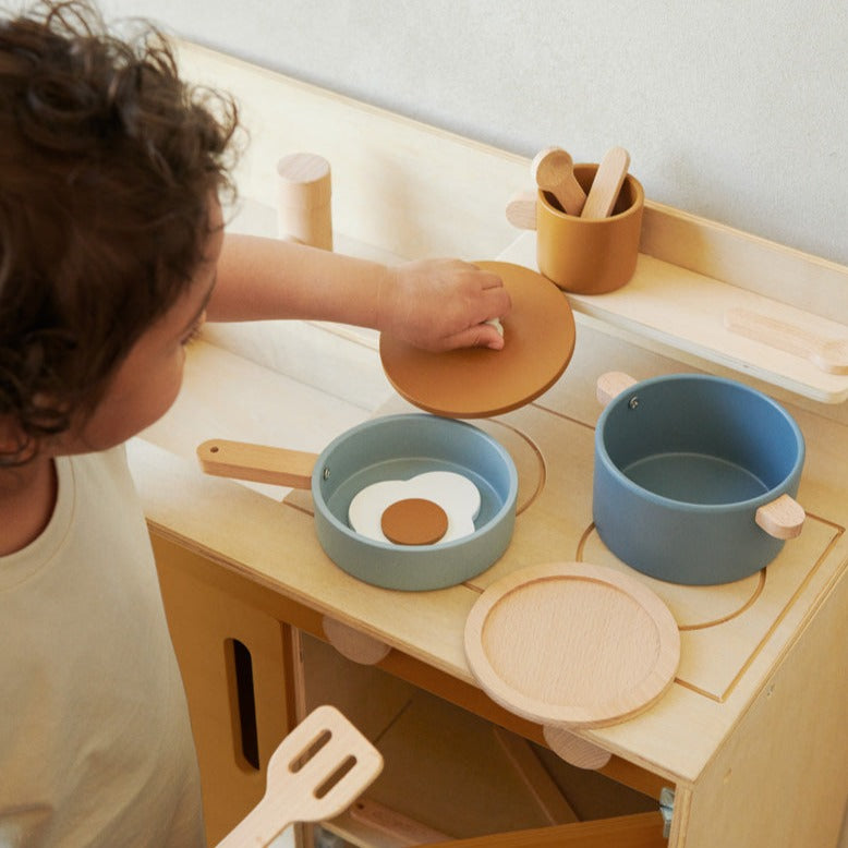 Juego de cocina de madera multimix Antonio azul de LIEWOOD - Selección Liewood disponible en amaetc.com, concept store ecológico para niños