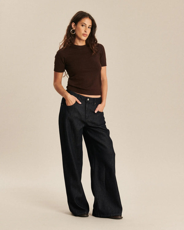 Wide jeans in dark raw denim, straight and fluid cut, Tencel cotton blend material for optimal comfort and a casual outfit suitable for all body types.