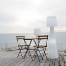 Luminosa lámpara de pie de diseño con cable y pantalla ondulada para exterior, potente iluminación LED blanca LADY H150cm base E27 - REDDECO.com