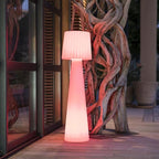 Lámpara de pie LED de diseño inalámbrico con pantalla ondulada multicolor regulable LADY Al. 110 cm con mando a distancia - REDDECO.com