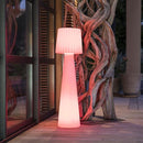 Lámpara de pie de diseño LED inalámbrica con pantalla ondulada multicolor regulable LADY H110cm con mando a distancia - REDDECO.com