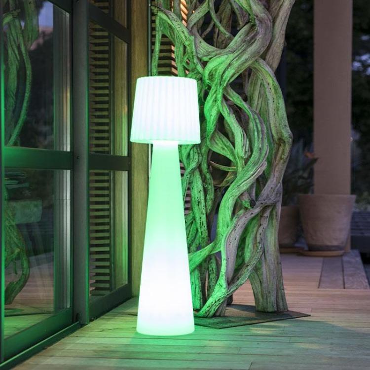 Lámpara de pie de diseño LED inalámbrica con pantalla ondulada multicolor regulable LADY H110cm con mando a distancia - REDDECO.com