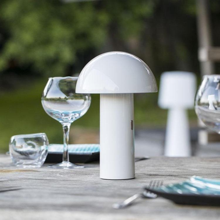 Lampe de table sans fil tête orientable LED blanc chaud TOD WHITE H28cm - REDDECO.com