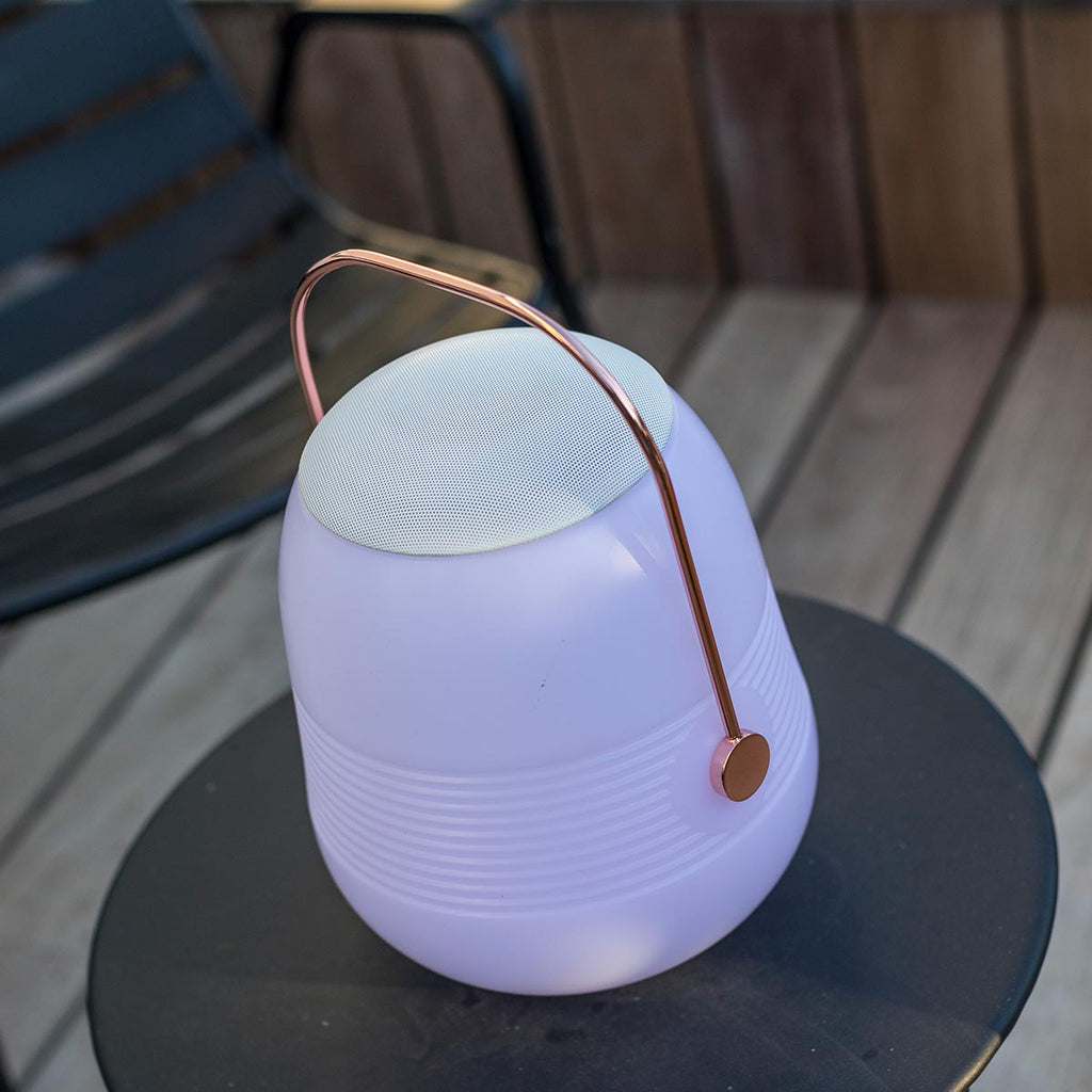 Lámpara altavoz bluetooth inalámbrico mango cobre blanco/multicolor LED regulable BOB STATION H33cm con mando a distancia - REDDECO.com