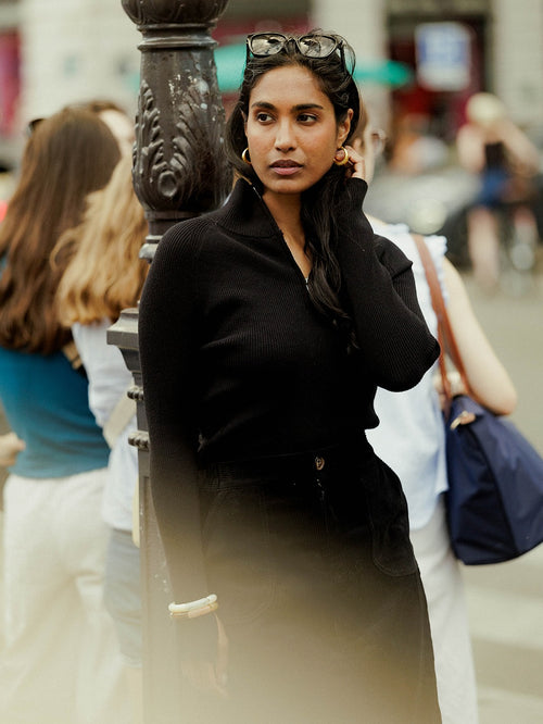 Aélis Trucker Sweater - Black