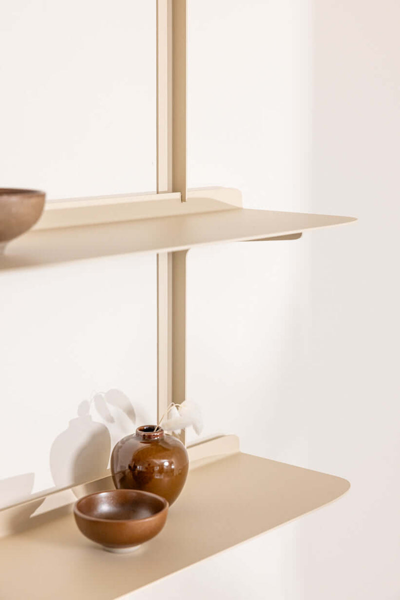Wandregal LINARA con diseños minimalistas y diseños decorativos, ideal para espacios de vida modernos.