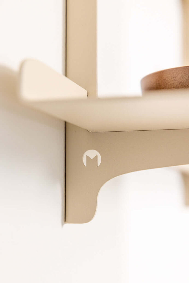Detalles de WANDREGAL LINARA en Metal con Lino minimalista y Pulverbs de alta calidad.