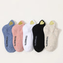 Lot de 5 chaussettes pour bébés et enfants. Languette coeur doré brodé à l'arrière du pied. 5 coloris : noir, blanc, beige, bleu, rose. Disponible en 4 taille : 12/24 mois, 2/4 ans, 5/8 ans, 9/12 ans. 