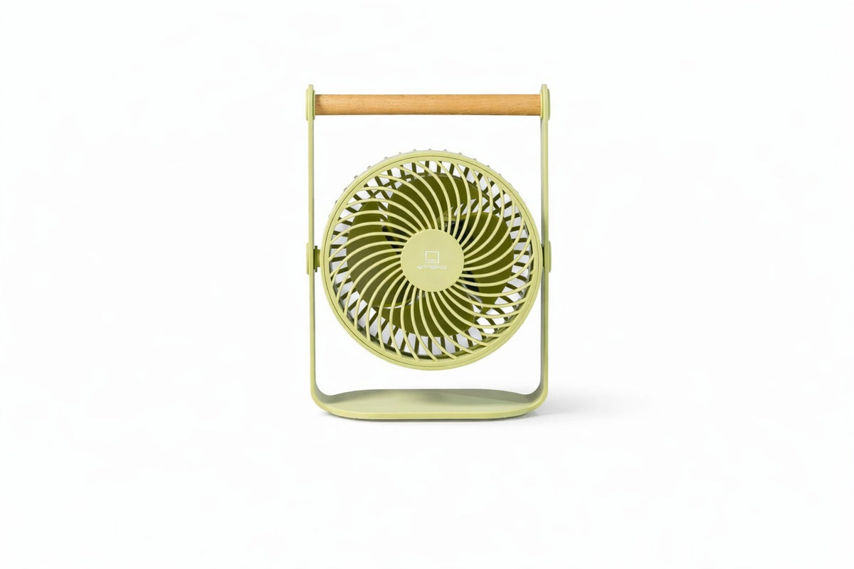 Gingko Design – Draagbare ventilator Lyra - Olijfgroen, lichtgroene tafelventilator met houten handvat, vooraanzicht