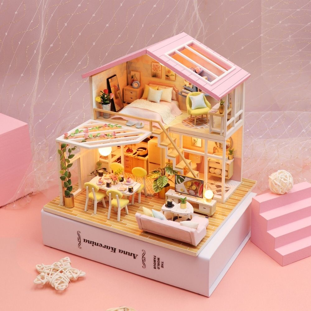 Miniature House - Pleasant Moment