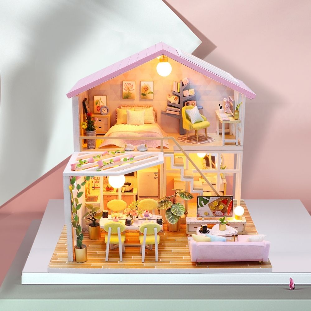 Miniature House - Pleasant Moment