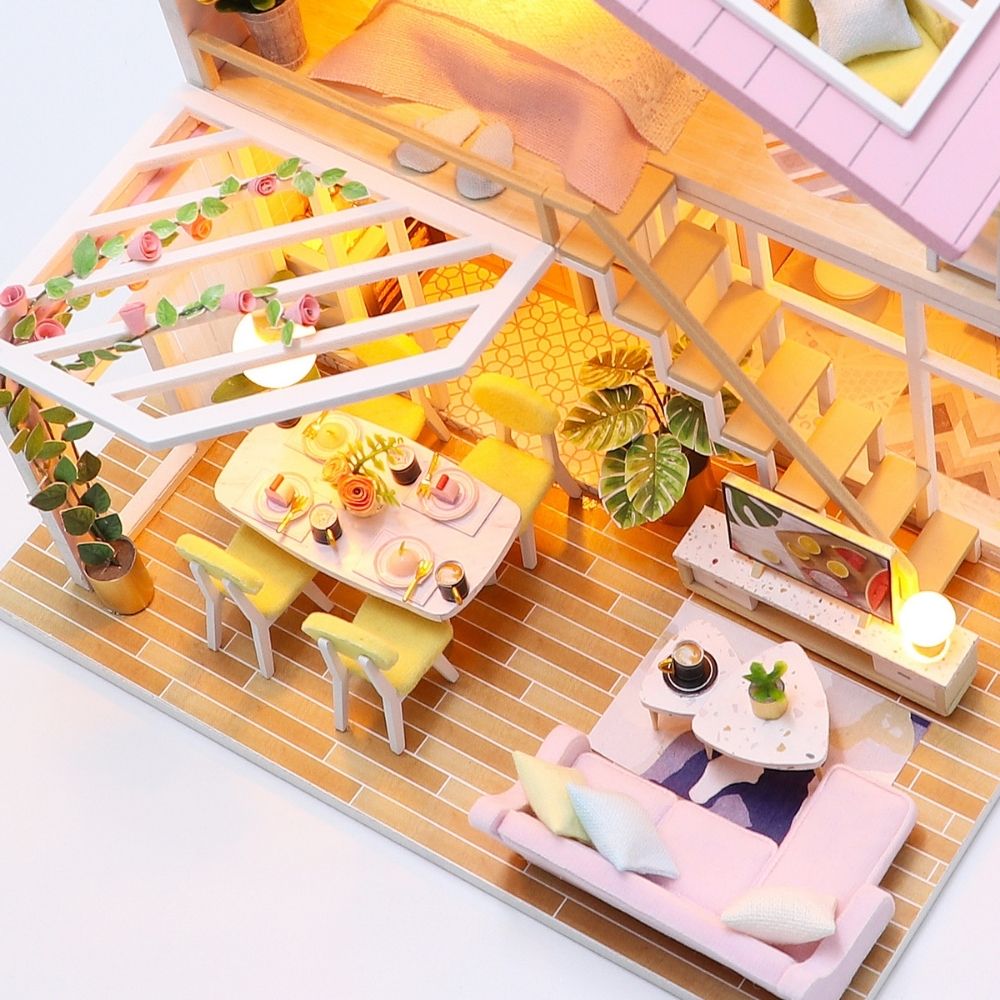 Miniature House - Pleasant Moment