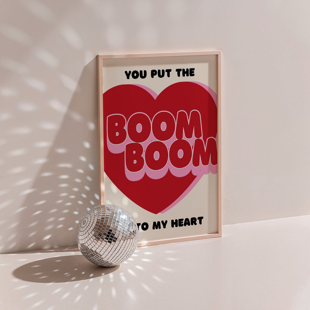 Groovy - Affiche Boom Boom Into My Heart - Rouge
