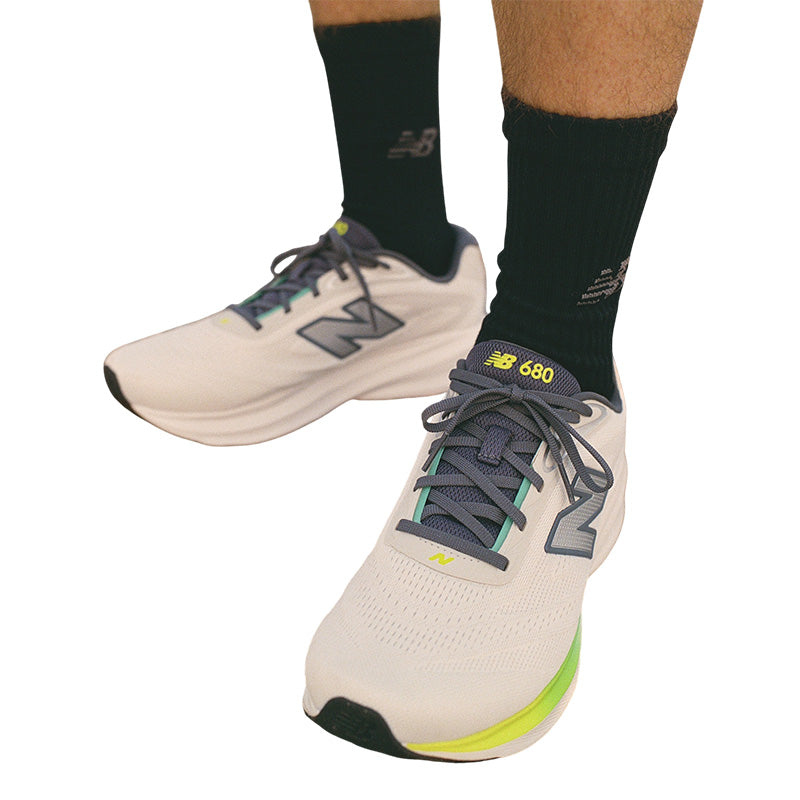 Baskets Homme New Balance M680 - Blanc/Gris/Jaune