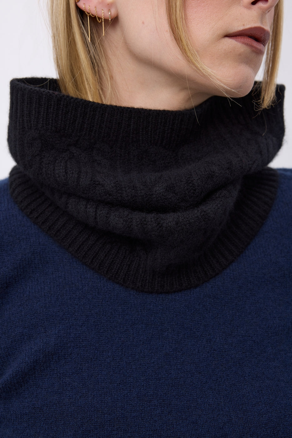Komin z warkoczowym splotem Macha - Czarny - Unisex
