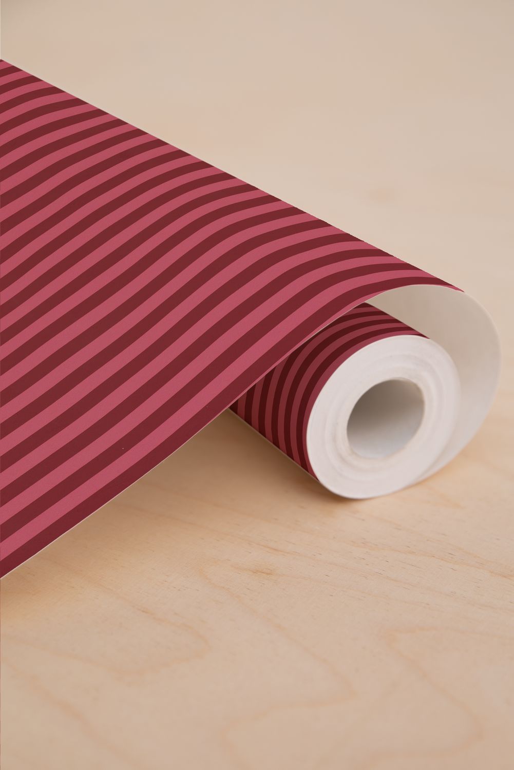 Gustave - Wallpaper - Pink