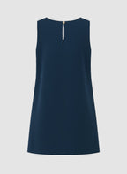 An'ge – Robe Courte Maleo Marine, haut sans manches bleu marine, vue de dos, avec un bouton doré