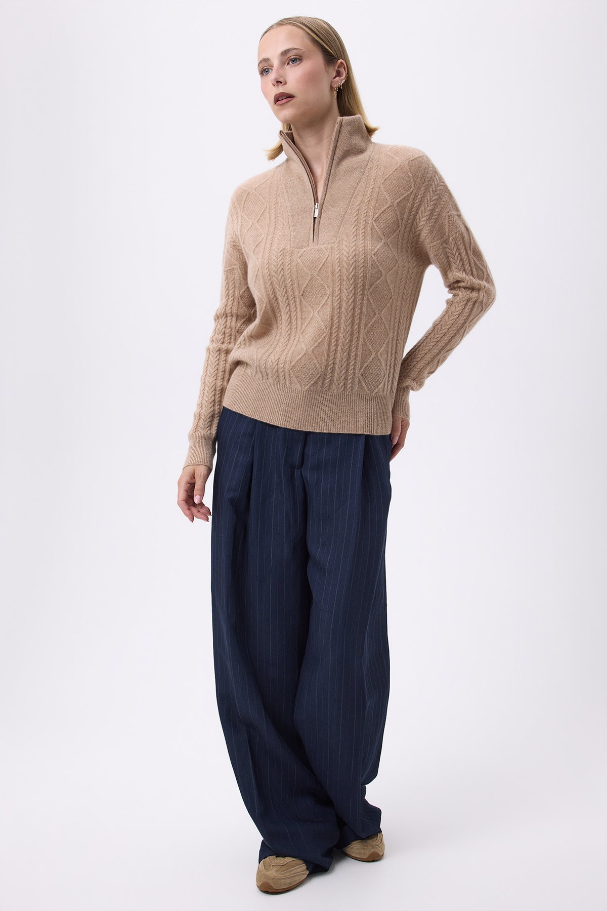 Kabeltrui met Grote Opstaande Kraag en Rits F Malka - Beige Crème - Dames
