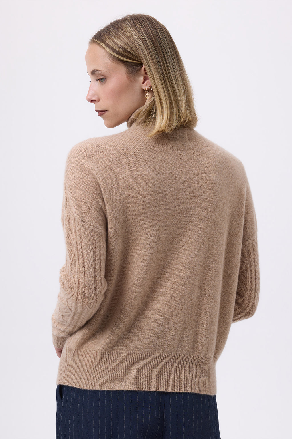 Kabeltrui met Grote Opstaande Kraag en Rits F Malka - Beige Crème - Dames