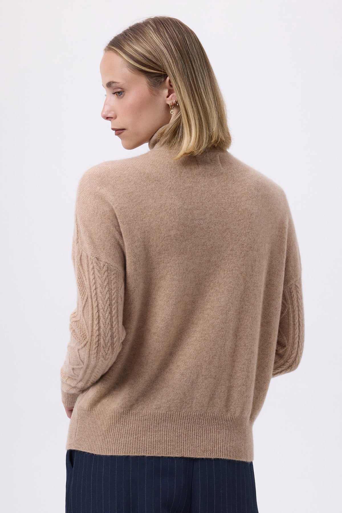 Kabeltrui met Grote Opstaande Kraag en Rits F Malka - Beige Crème - Dames