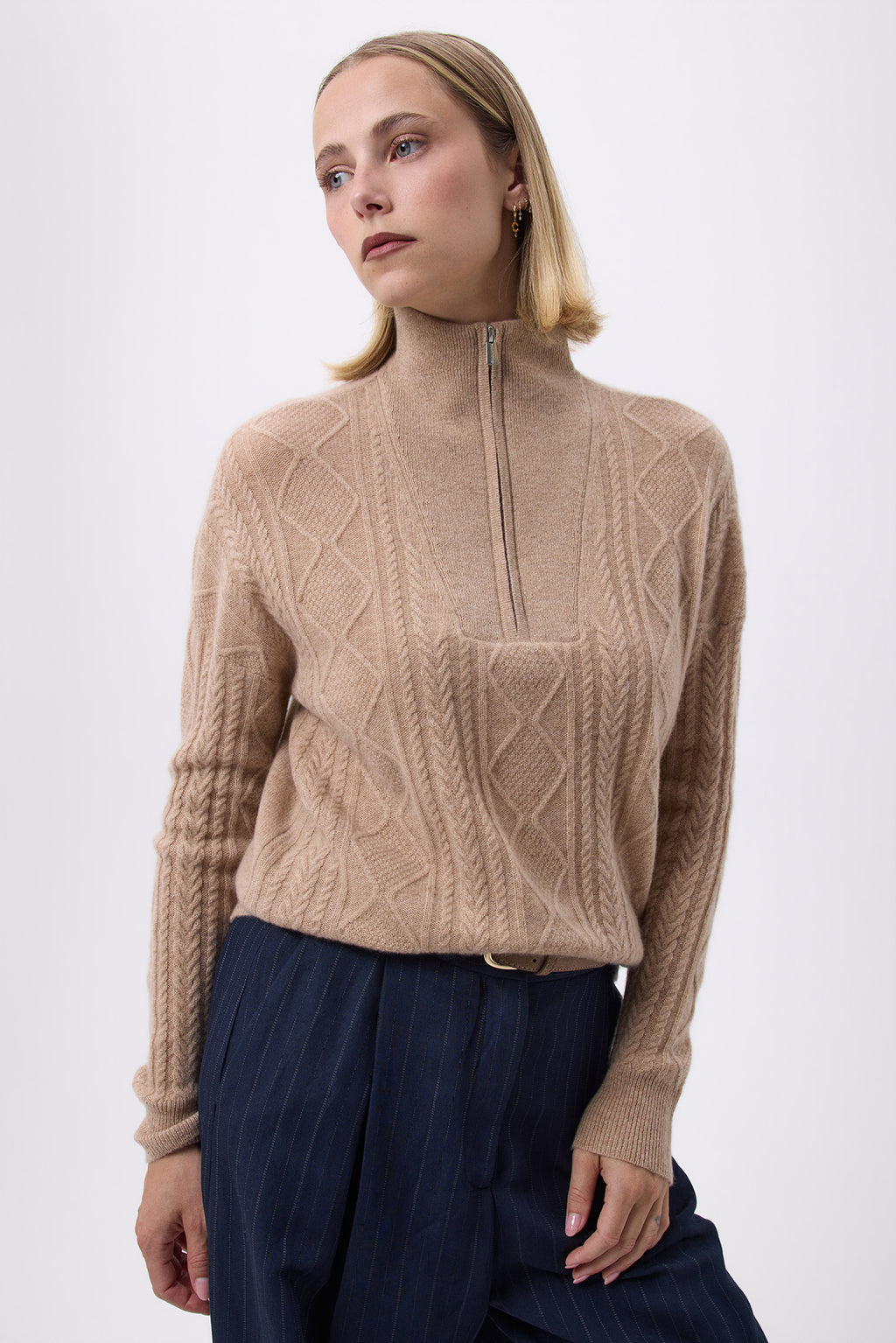 Kabeltrui met Grote Opstaande Kraag en Rits F Malka - Beige Crème - Dames