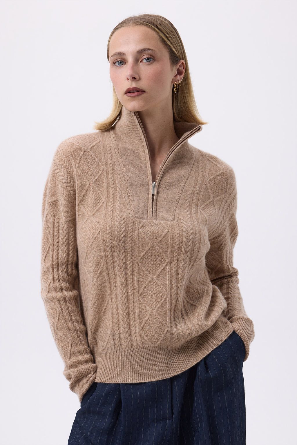 Kabeltrui met Grote Opstaande Kraag en Rits F Malka - Beige Crème - Dames