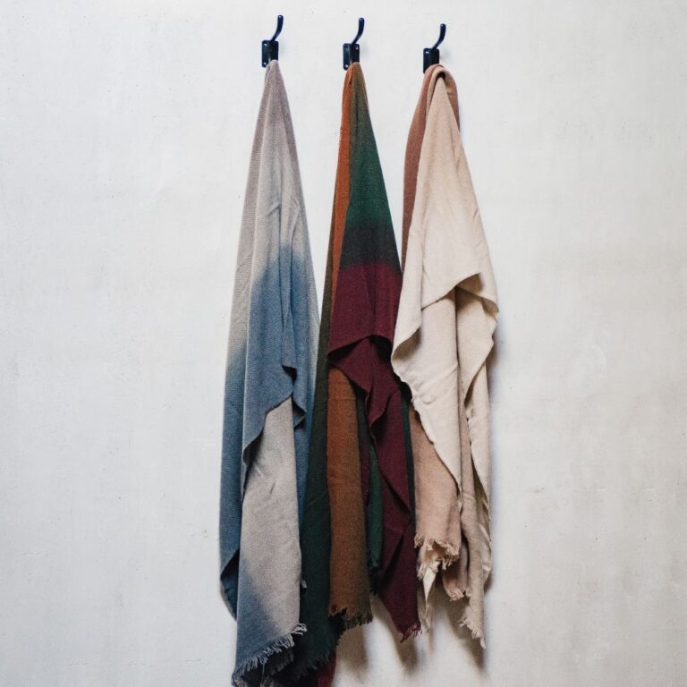 Bufanda con flecos tie and dye de lana 65x200 cm
