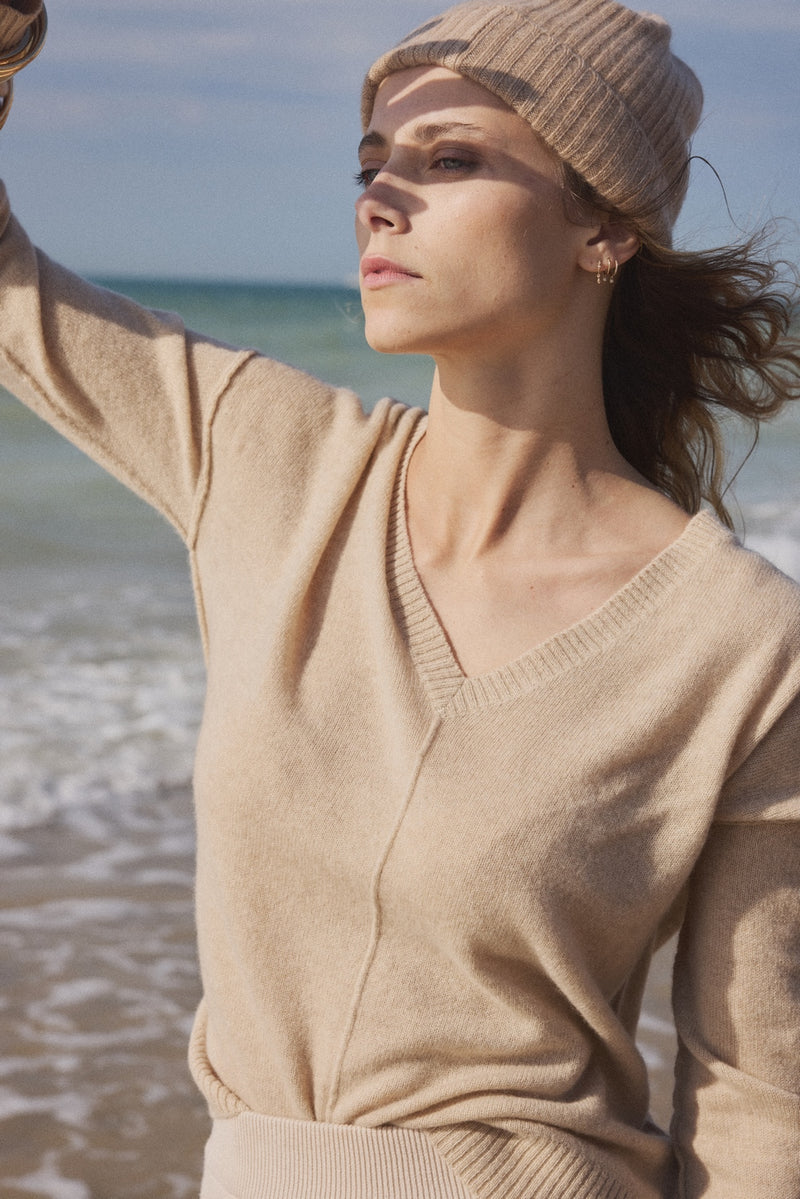 Manon - Creme - 100% Oeko-Tex Cashmere - Oversize V-Neck Sweater with visible stitching Woman