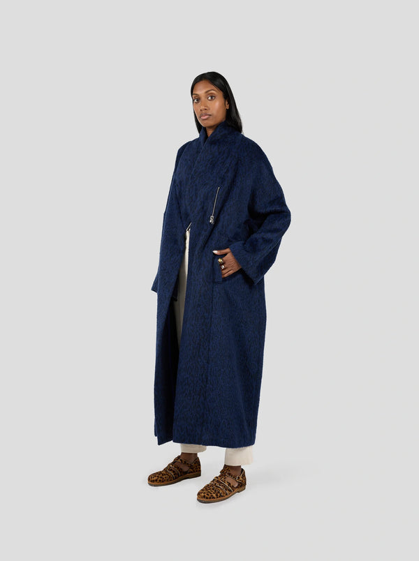 Wollmantel Eren in Blau mit Leopardenmuster