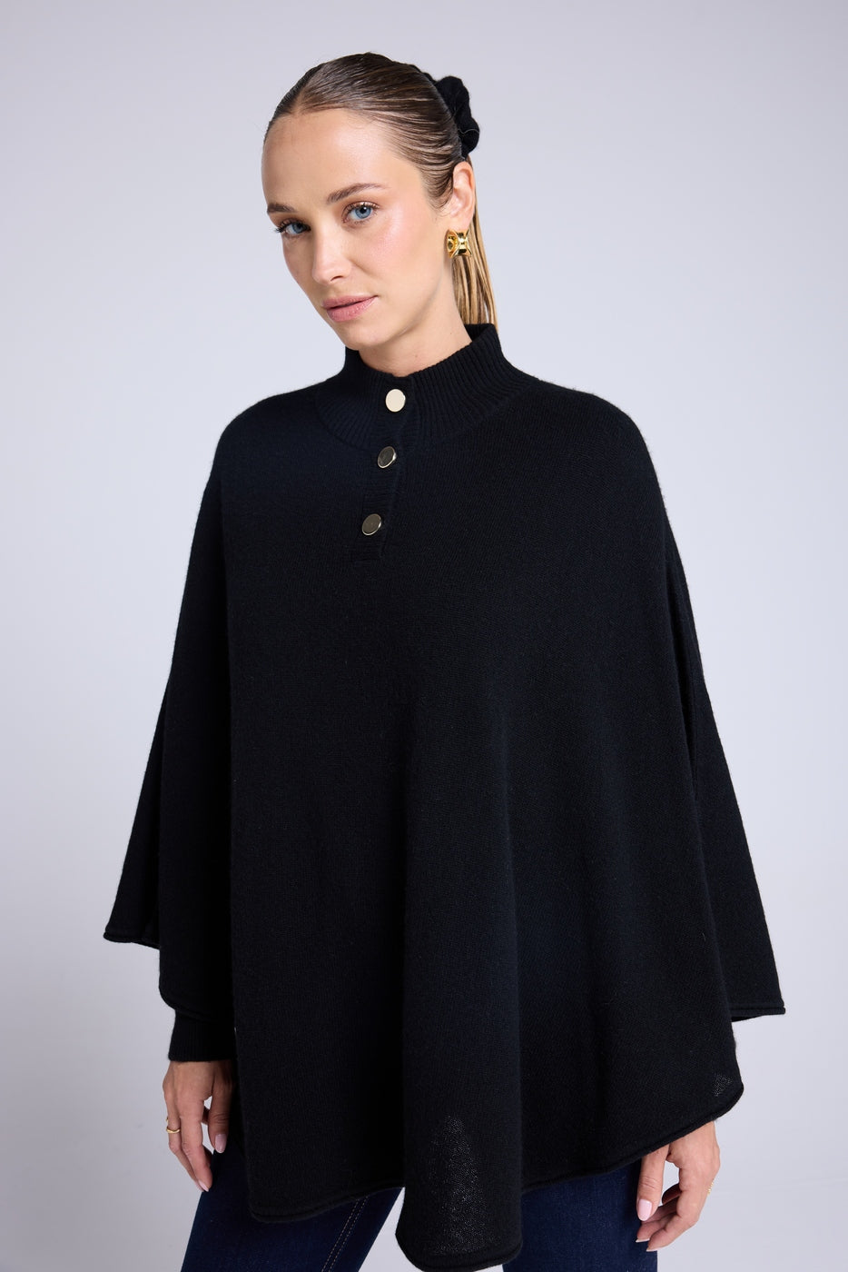 Poncho con Botones Dorados Margot - Negro