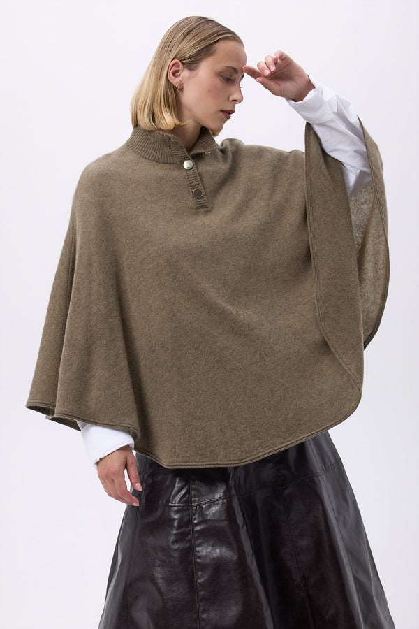 Poncho Margot met Gouden Knopen - Kakhigroen - Dames