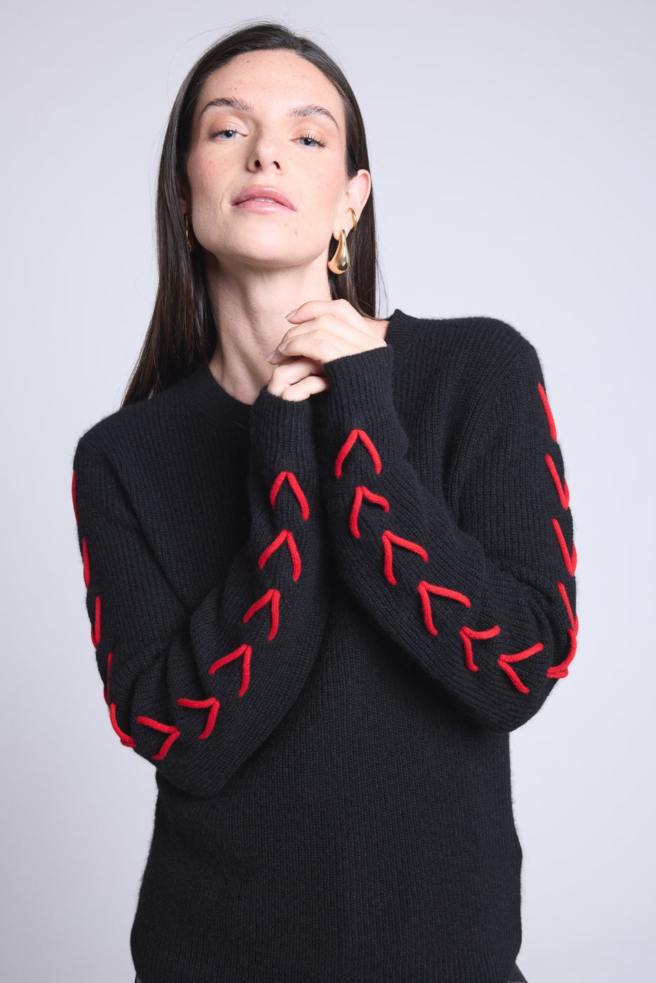 Pull Col Rond Lacets Manches Marta - Noir Rouge - Femme