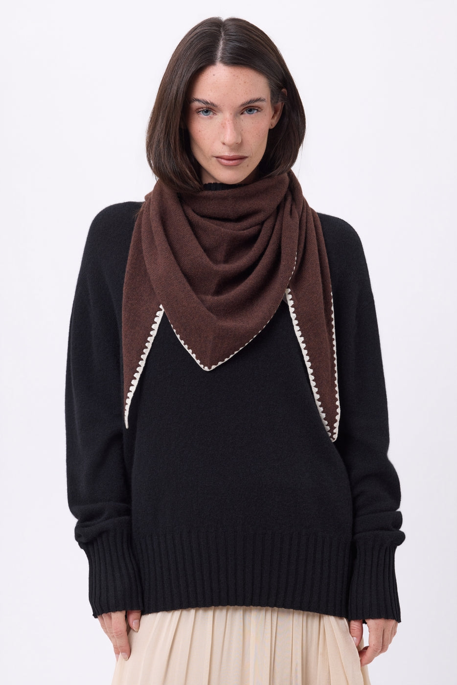 Bufanda Bandana Oversize Triángulo Con Pespuntes Maya - Marrón Blanco - Mujer