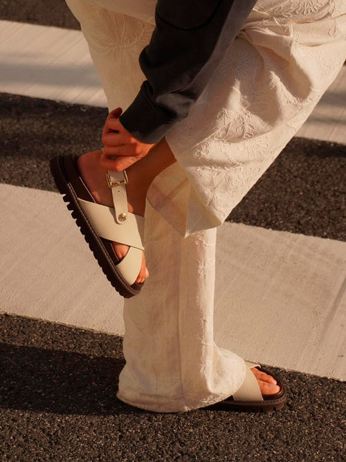 Sandalias Melen De Piel Grabada Tiza