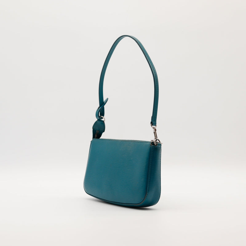 La Pochette Accessoires Épi Louis Vuitton