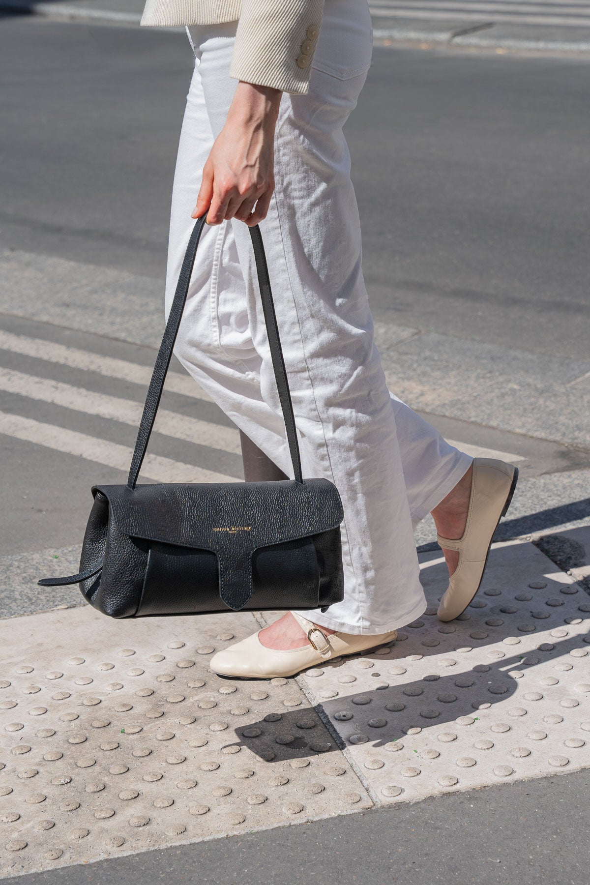 Solstis Grained Shoulder Bag - Black