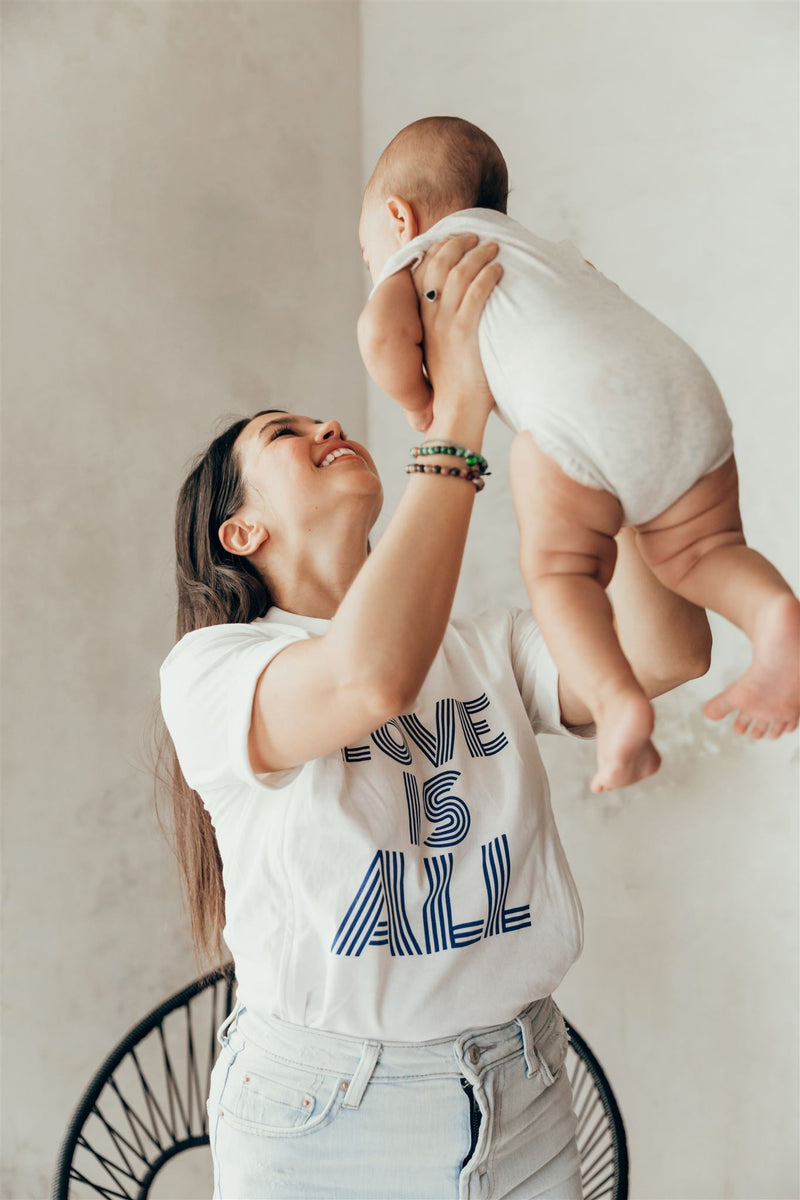 T-Shirt D'Allaitement Love Is All - Femme