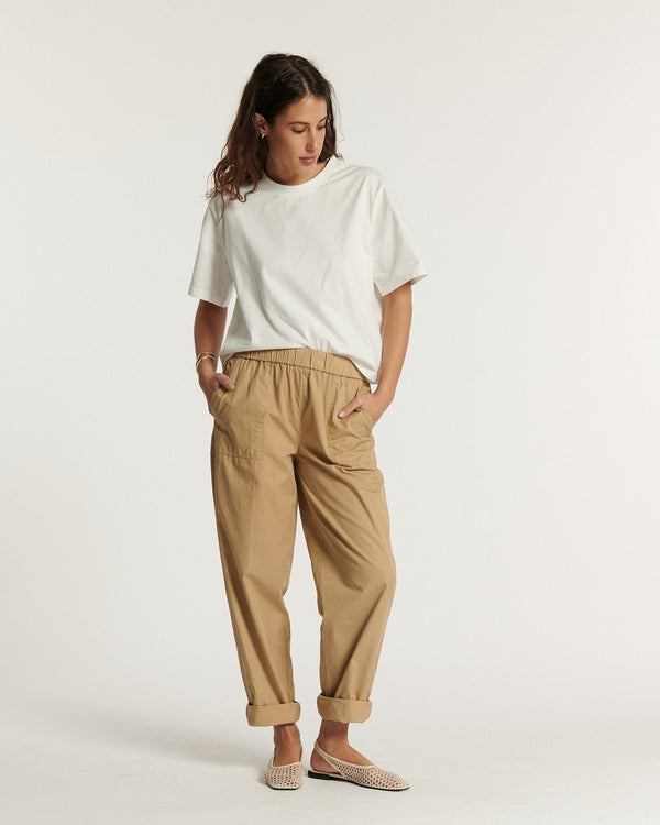 Women's trousers in light praline-colored poplin, straight and relaxed cut with elastic waist for a comfortable and versatile fit.