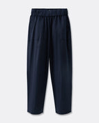 Pantalon femme en popeline bleu marine, matière légère et fluide, coupe droite avec taille élastiquée pour un ajustement confortable et adapté à toutes les morphologies.