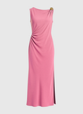 An'ge – Robe Midi Mirka Rose, robe longue rose fuchsia sans manches avec un drapé sur le côté