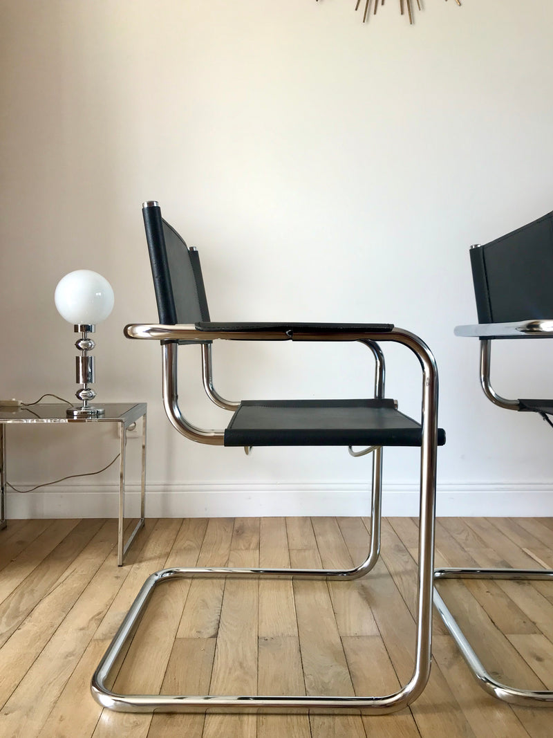 Paire De Fauteuils Design Tubulaires En Chrome Et Croute De Cuir - Années 70