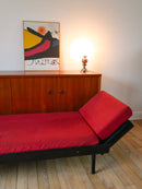 Canapé Day Bed En Skaï - Tissus Rouge Chiné Et Métal Noir - 1950